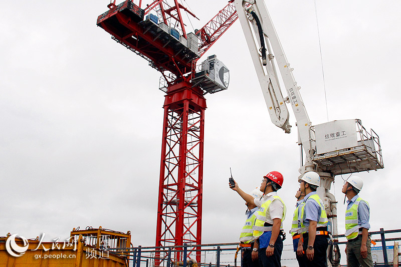 電動內爬24米液壓布料機