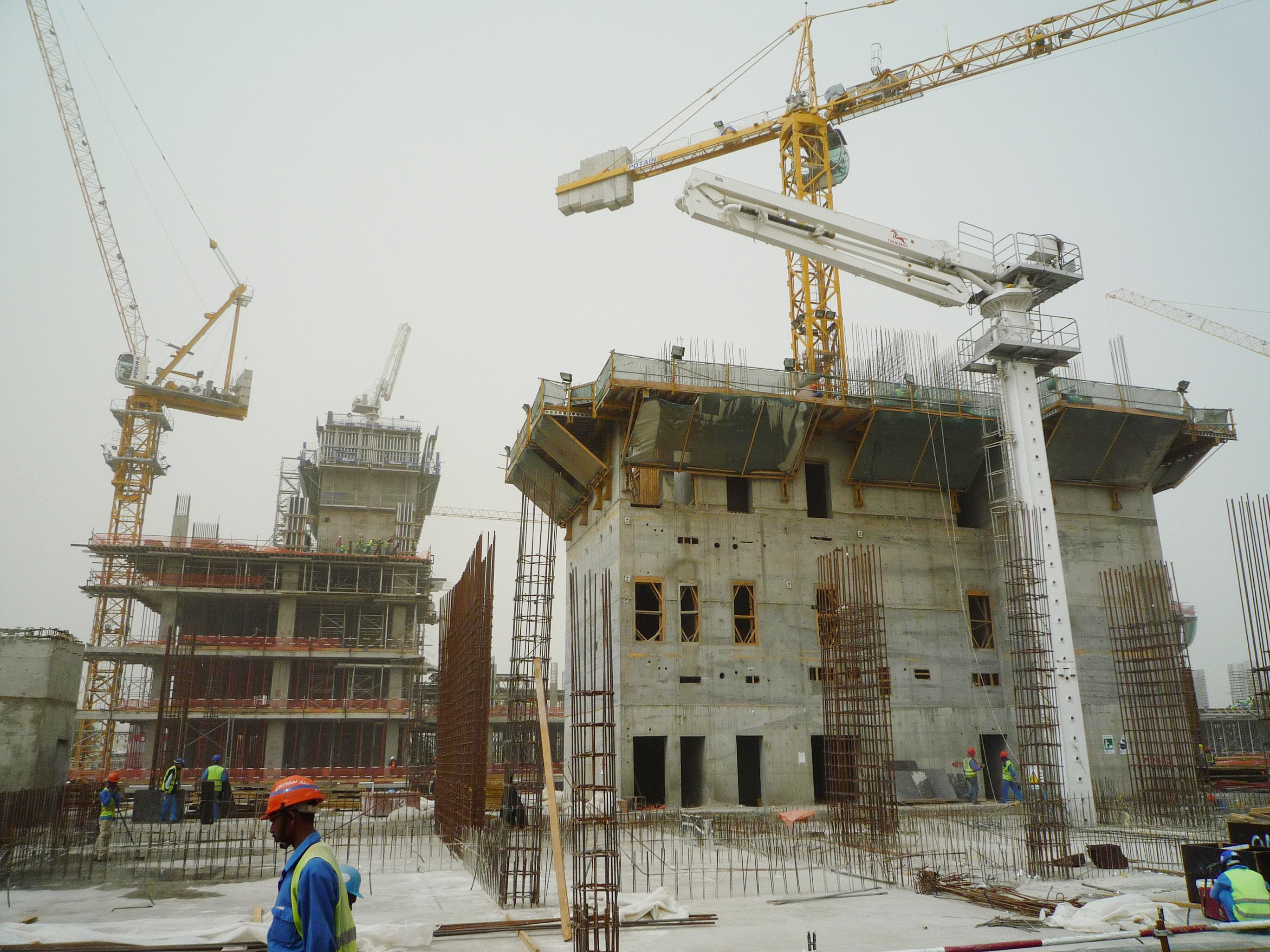 28米電梯井內(nèi)爬液壓混泥土布料機(jī)多少錢(qián)一臺(tái)有多重？及安裝步驟