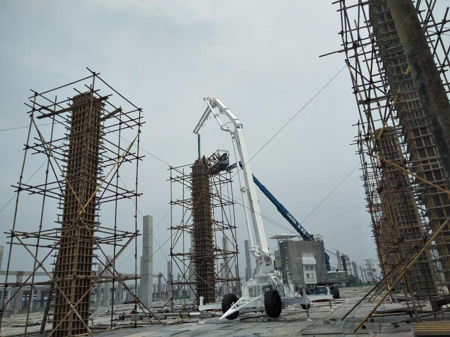 移動(dòng)式液壓布料機(jī) 移動(dòng)式液壓布料機(jī)